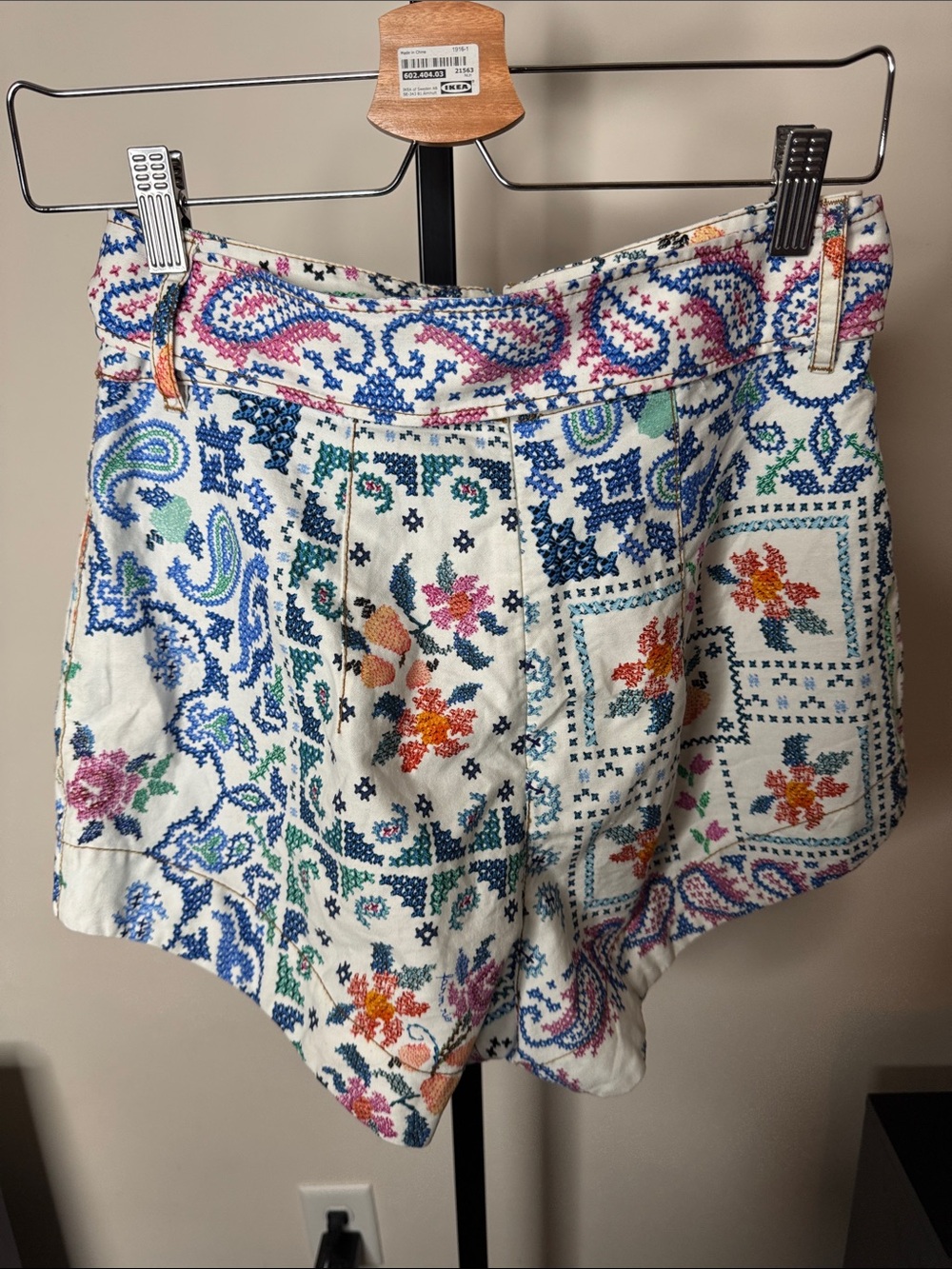 FARM Rio White High-Waist Shorts with Multicolor Floral Embroidery - Picture 2 of 4